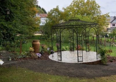 Terrasse ronde en pierre naturelle - Terrasse au Luxembourg