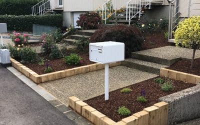 Mur de rétention en bois de chêne et pose d’un massif de vivaces